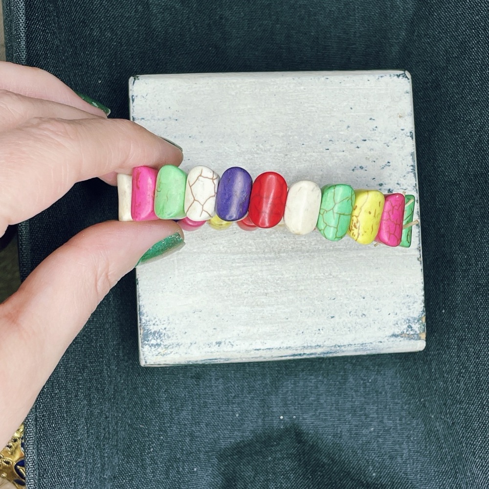 4033u. Dyed Howlite Rainbow Stretch Bracelet